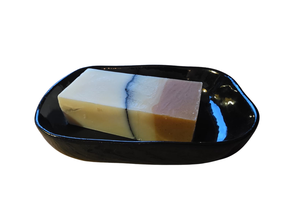 Hohe Seifenschale aus schwarzer und blauer Keramik