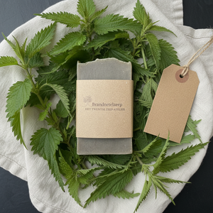 Brandnetelzeep flat lay
